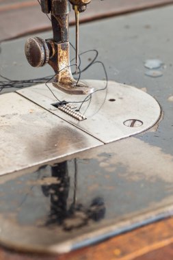 Eski Şarkıcı dikiş makinesi görünümü