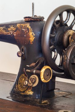 Eski Şarkıcı dikiş makinesi görünümü