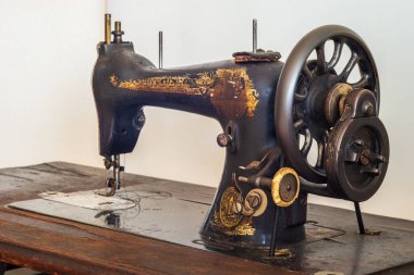 Eski Şarkıcı dikiş makinesi görünümü