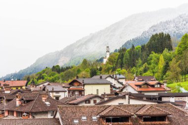 İtalya 'nın Friuli-Venezia Giulia bölgesinde Udine ilindeki Sutrio komünü manzarası