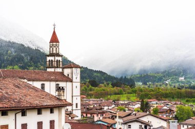 İtalya 'nın Friuli-Venezia Giulia bölgesinde Udine ilindeki Sutrio komünü manzarası