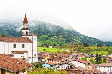 İtalya 'nın Friuli-Venezia Giulia bölgesinde Udine ilindeki Sutrio komünü manzarası