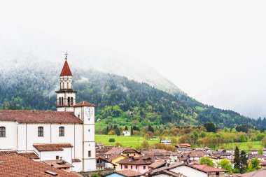 İtalya 'nın Friuli-Venezia Giulia bölgesinde Udine ilindeki Sutrio komünü manzarası