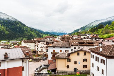 İtalya 'nın Friuli-Venezia Giulia bölgesinde Udine ilindeki Sutrio komünü manzarası