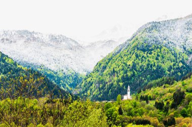 İtalya 'nın Friuli-Venezia Giulia bölgesinde Udine ilindeki Sutrio komünü manzarası