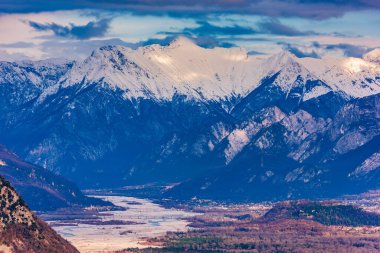 Kuzey İtalya 'daki Tagliamento Nehri' nin kış manzarası