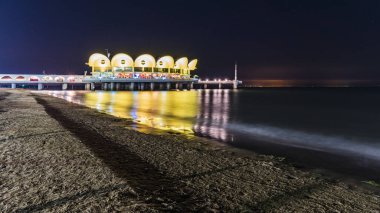 Terrazza a Mare Lignano, İtalya 'da sahne gece deniz manzarası