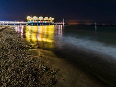 Terrazza a Mare Lignano, İtalya 'da sahne gece deniz manzarası
