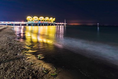 Terrazza a Mare Lignano, İtalya 'da sahne gece deniz manzarası