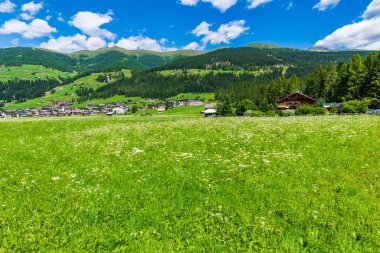 Görkemli Dolomitlerin manzarası Val Fiscalina, Güney Tyrol