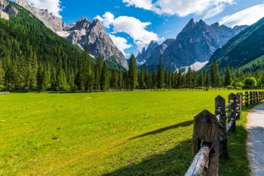 Görkemli Dolomitlerin manzarası Val Fiscalina, Güney Tyrol