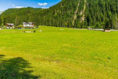 Görkemli Dolomitlerin manzarası Val Fiscalina, Güney Tyrol