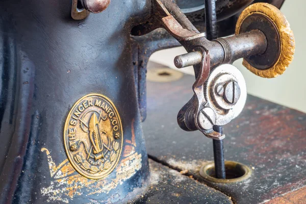 Oude Singer Naaimachine Weergave — Stockfoto