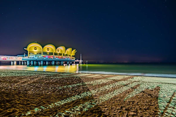 Terrazza a Mare Lignano, İtalya 'da sahne gece deniz manzarası