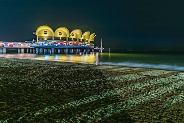 Terrazza a Mare Lignano, İtalya 'da sahne gece deniz manzarası