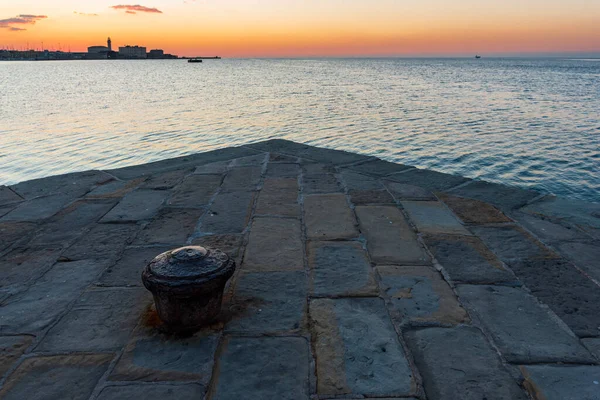 Trieste Şehrinin Kıyı Şeridi Yakınlarında Güneş Doğarken Sabah Yürüyüşü — Stok fotoğraf