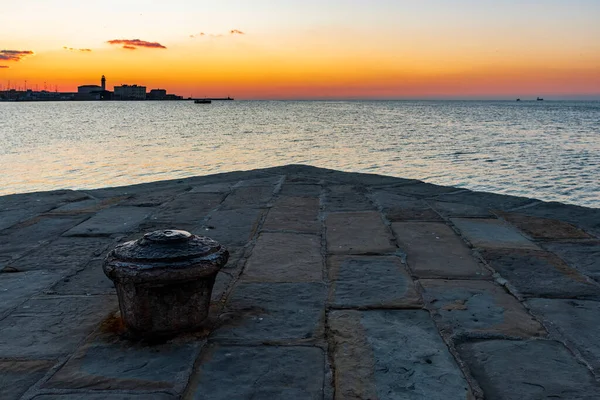 Paseo Matutino Durante Amanecer Cerca Costa Ciudad Trieste — Foto de Stock