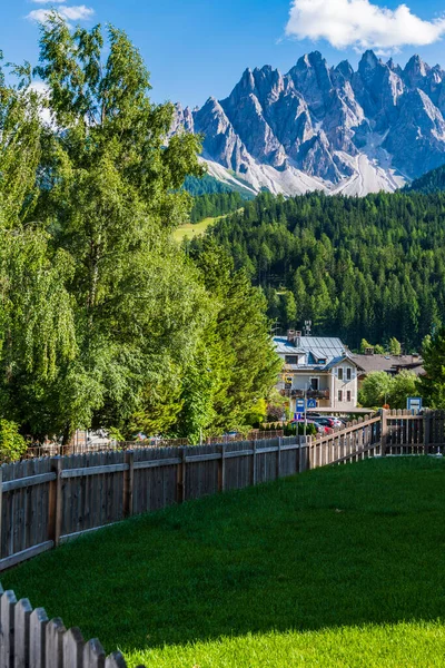 Görkemli Dolomitlerin manzarası Val Fiscalina, Güney Tyrol