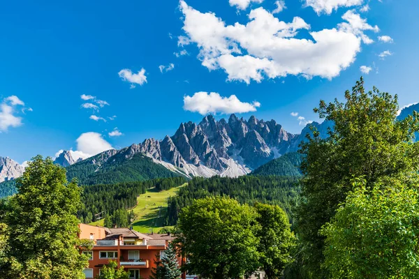 Görkemli Dolomitlerin manzarası Val Fiscalina, Güney Tyrol