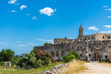 Sahil Polignano a Mare ile abbey San Vito - Apulia, İtalya