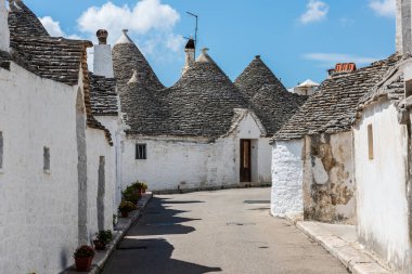 İtalya 'nın Alberobello köyündeki geleneksel trulli evleri