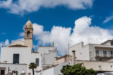 İtalya 'nın Alberobello köyündeki geleneksel trulli evleri