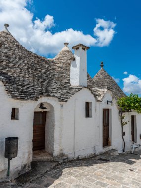 İtalya 'nın Alberobello köyündeki geleneksel trulli evleri