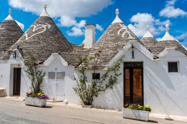 İtalya 'nın Alberobello köyündeki geleneksel trulli evleri