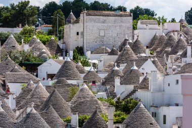 İtalya 'nın Alberobello köyündeki geleneksel trulli evleri