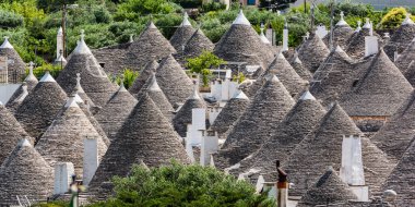 İtalya 'nın Alberobello köyündeki geleneksel trulli evleri