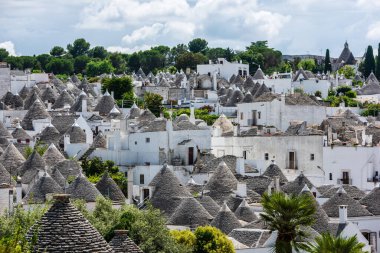 İtalya 'nın Alberobello köyündeki geleneksel trulli evleri