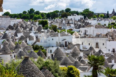İtalya 'nın Alberobello köyündeki geleneksel trulli evleri