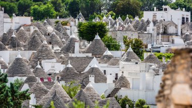 İtalya 'nın Alberobello köyündeki geleneksel trulli evleri