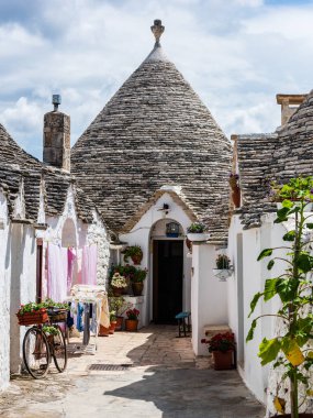 İtalya 'nın Alberobello köyündeki geleneksel trulli evleri