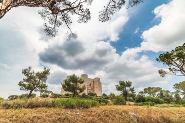 Castel del Monte, Kutsal Roma İmparatoru II. Frederick tarafından inşa edilmiş bir 13. yüzyıl kalesi. İtalya 