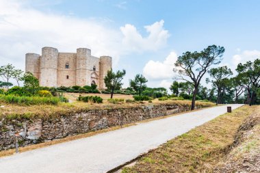 Castel del Monte, Kutsal Roma İmparatoru II. Frederick tarafından inşa edilmiş bir 13. yüzyıl kalesi. İtalya 