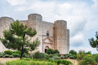 Castel del Monte, Kutsal Roma İmparatoru II. Frederick tarafından inşa edilmiş bir 13. yüzyıl kalesi. İtalya 