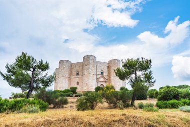 Castel del Monte, Kutsal Roma İmparatoru II. Frederick tarafından inşa edilmiş bir 13. yüzyıl kalesi. İtalya 