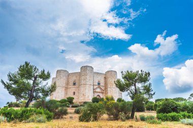 Castel del Monte, Kutsal Roma İmparatoru II. Frederick tarafından inşa edilmiş bir 13. yüzyıl kalesi. İtalya 