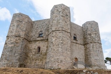 Castel del Monte, Kutsal Roma İmparatoru II. Frederick tarafından inşa edilmiş bir 13. yüzyıl kalesi. İtalya 