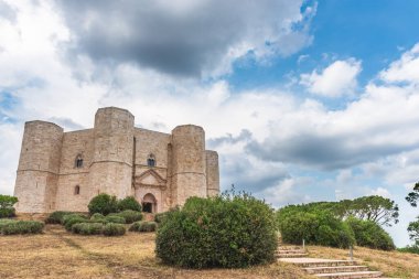 Castel del Monte, Kutsal Roma İmparatoru II. Frederick tarafından inşa edilmiş bir 13. yüzyıl kalesi. İtalya 
