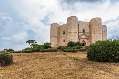 Castel del Monte, Kutsal Roma İmparatoru II. Frederick tarafından inşa edilmiş bir 13. yüzyıl kalesi. İtalya 