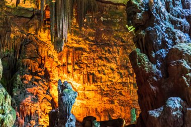 Castellana Mağaraları. Işığın Kılıçları