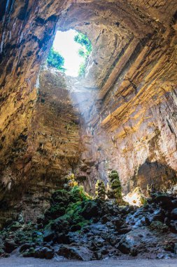 Castellana Mağaraları. Işığın Kılıçları