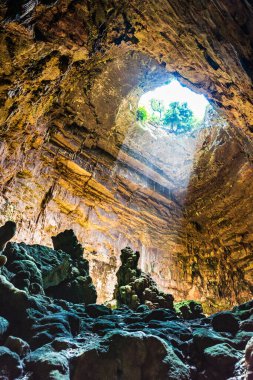 Castellana Mağaraları. Işığın Kılıçları