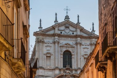İtalya 'nın Lecce kentindeki eski kilisenin dış görünüşü 
