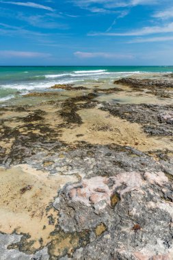 Monopoli 'de güzel deniz ve sahil