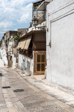 Massafra ve vadileri. Kayanın içine evler inşa edildi. Keşfedilmesi gereken bir Puglia. İtalya