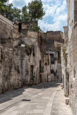 Massafra ve vadileri. Kayanın içine evler inşa edildi. Keşfedilmesi gereken bir Puglia. İtalya