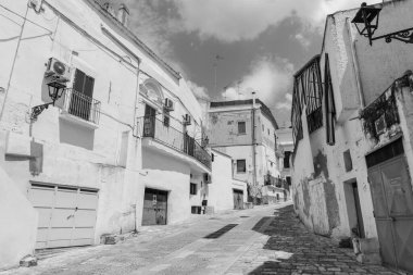 Massafra ve vadileri. Kayanın içine evler inşa edildi. Keşfedilmesi gereken bir Puglia. İtalya